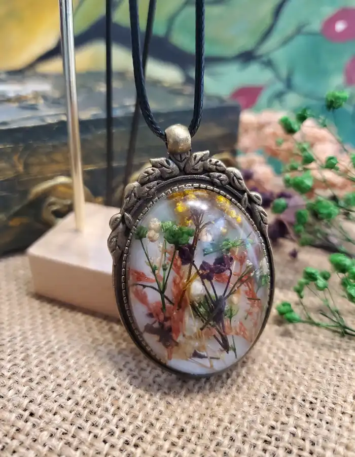 Antiquated-Resin-Pendant-Botanic-Reverie-002