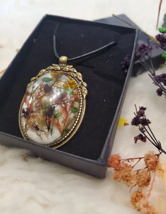 Antiquated-Resin-Pendant-Botanic-Reverie-005