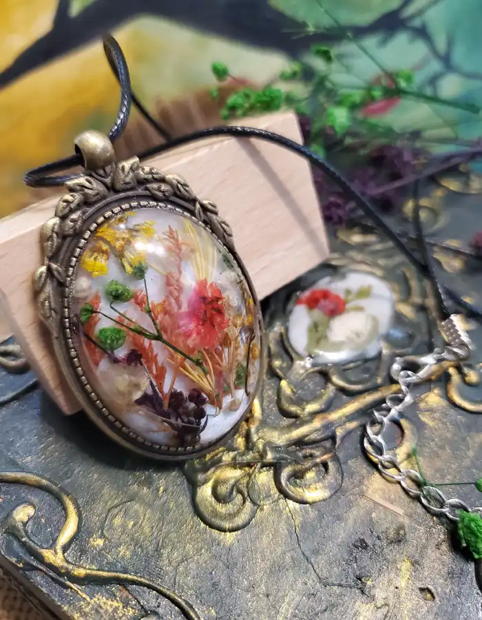 Antiquated-Resin-Pendant-Botanic-Reverie-008