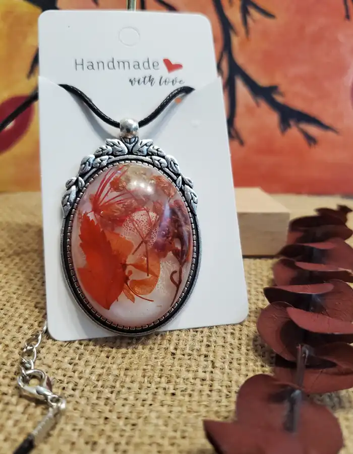 Antiquated-Resin-Pendant-Crimson-Keepsake-004