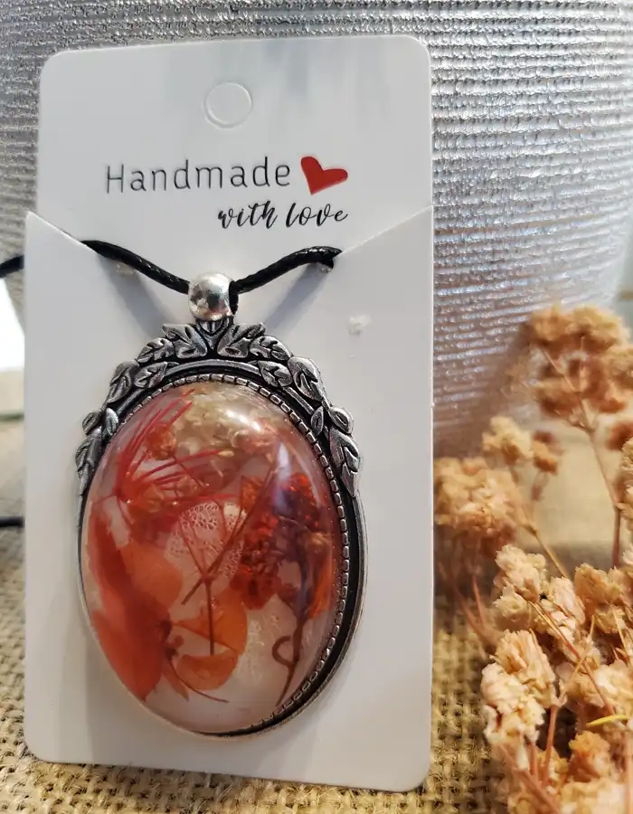 Antiquated-Resin-Pendant-Crimson-Keepsake-008