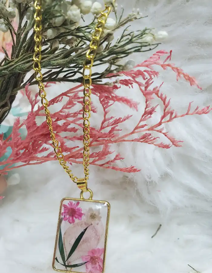 Handcrafted-Resin-Pendant-Leafs-Lullaby-03