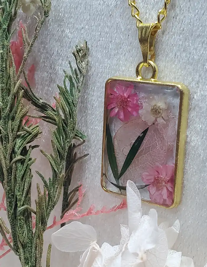 Handcrafted-Resin-Pendant-Leafs-Lullaby-04