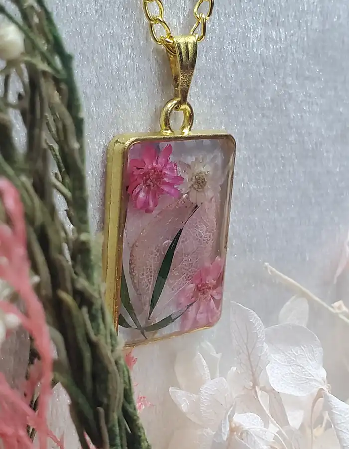Handcrafted-Resin-Pendant-Leafs-Lullaby-05
