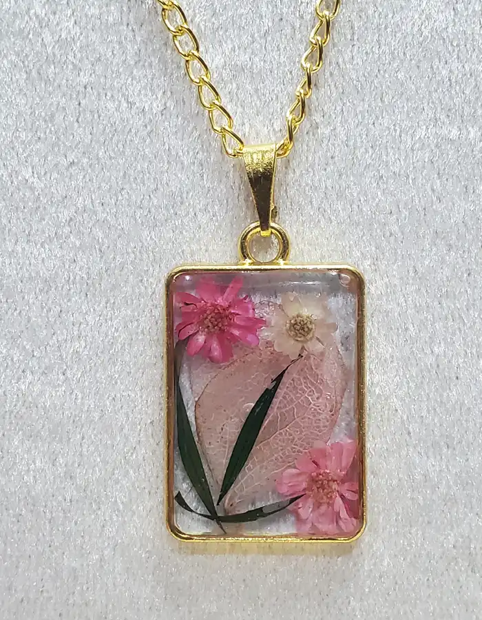 Handcrafted-Resin-Pendant-Leafs-Lullaby-06