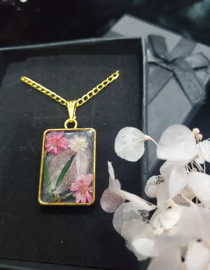 Handcrafted-Resin-Pendant-Leafs-Lullaby-09