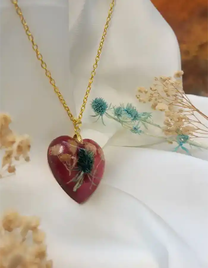 Handmade-Resin-Pendant-Floral-Emblems-02-1