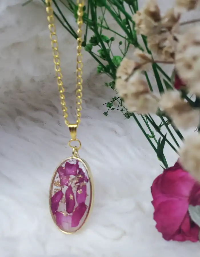 Oval-Resin-Pendant-Tempest-Of-Petals-01