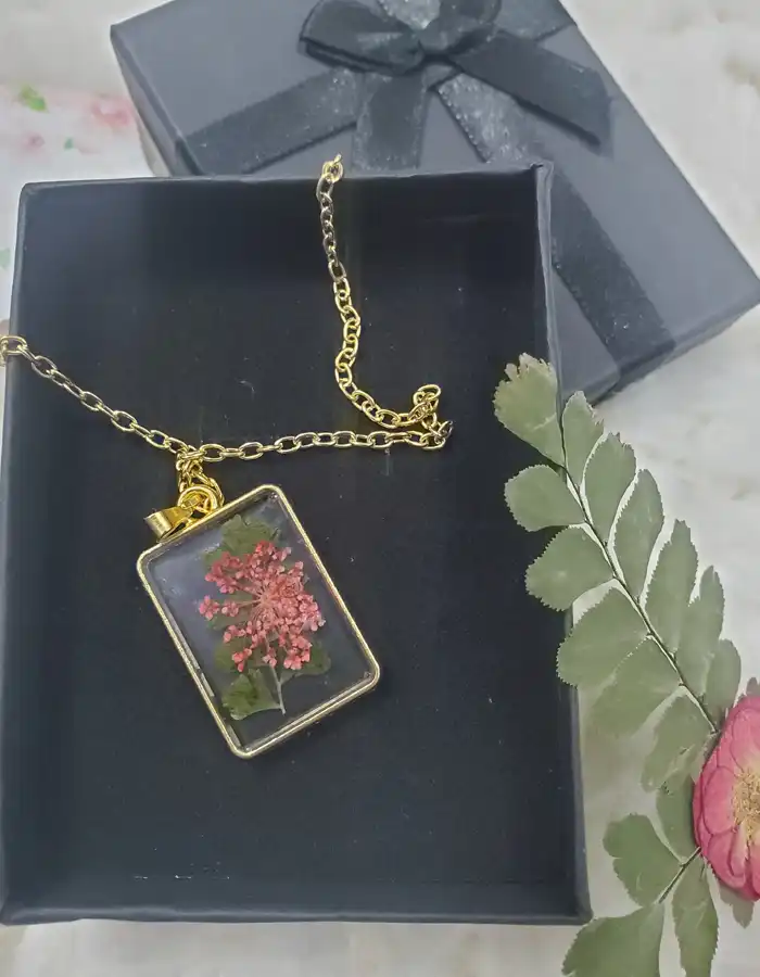 Real-Pressed-Flowers-Rectangle-Necklace-Apple-Red-04