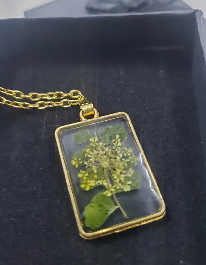 Real-Pressed-Flowers-Rectangle-Necklace-Dull-Yellow-02
