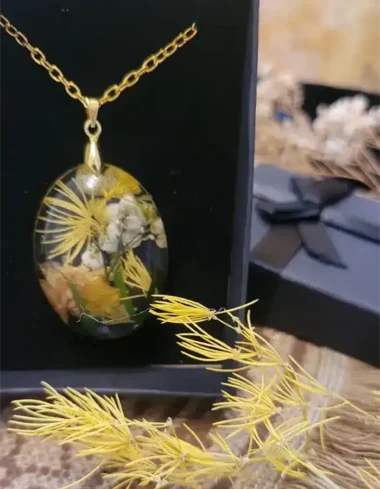 Resin Made Pendant - Nature’s Keepsakes