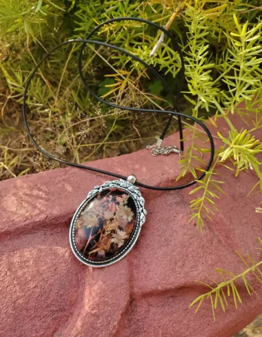 Resin Pendant - Gul-e-Raz