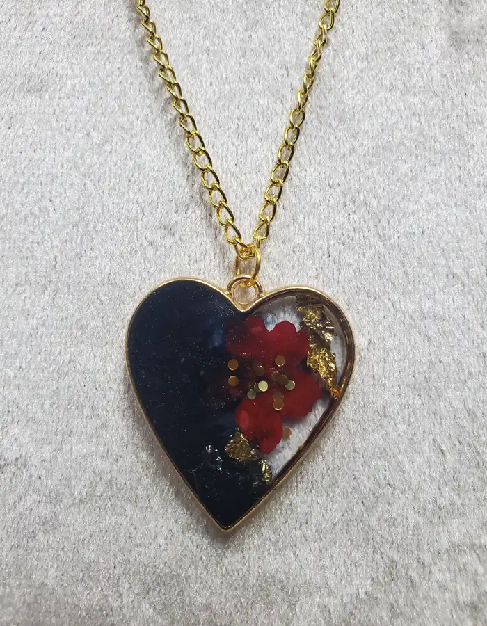 Resin-Pendant-Heart-of-Emberflora-02