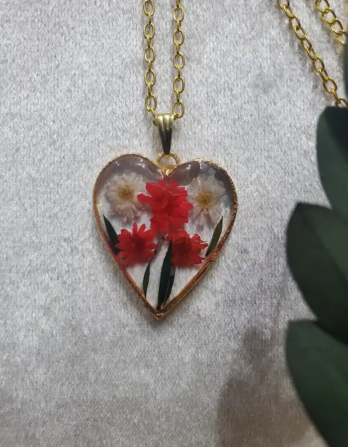 Resin-Pendant-Heart-of-Floralis-01