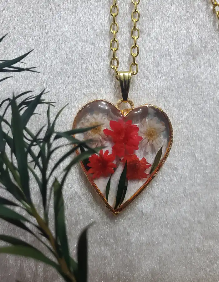 Resin-Pendant-Heart-of-Floralis-02