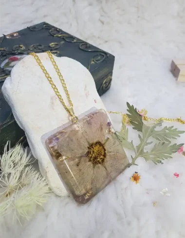 Botanical Resin Pendant – Golden Bloom