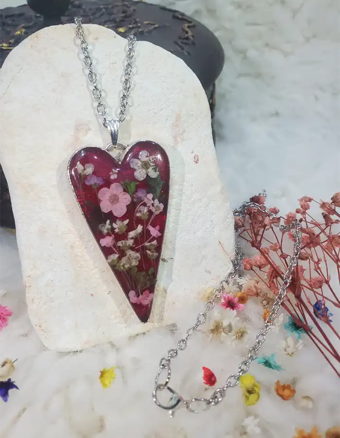 Funparey Handmade Resin Pendant – Whispered Heart 251212003