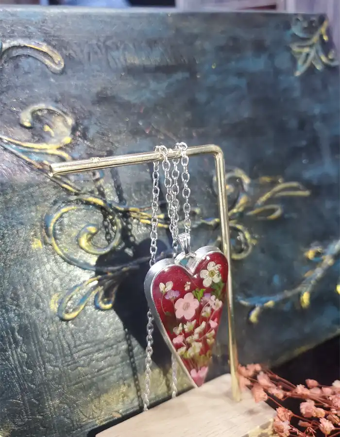 Funparey Handmade Resin Pendant – Whispered Heart 251212004