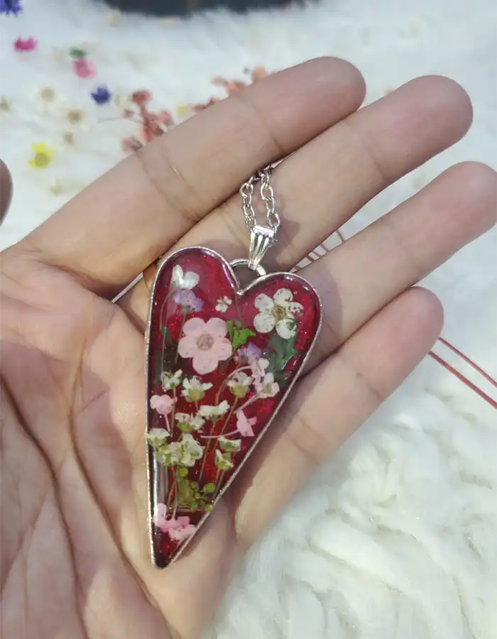 Funparey Handmade Resin Pendant – Whispered Heart 251212006