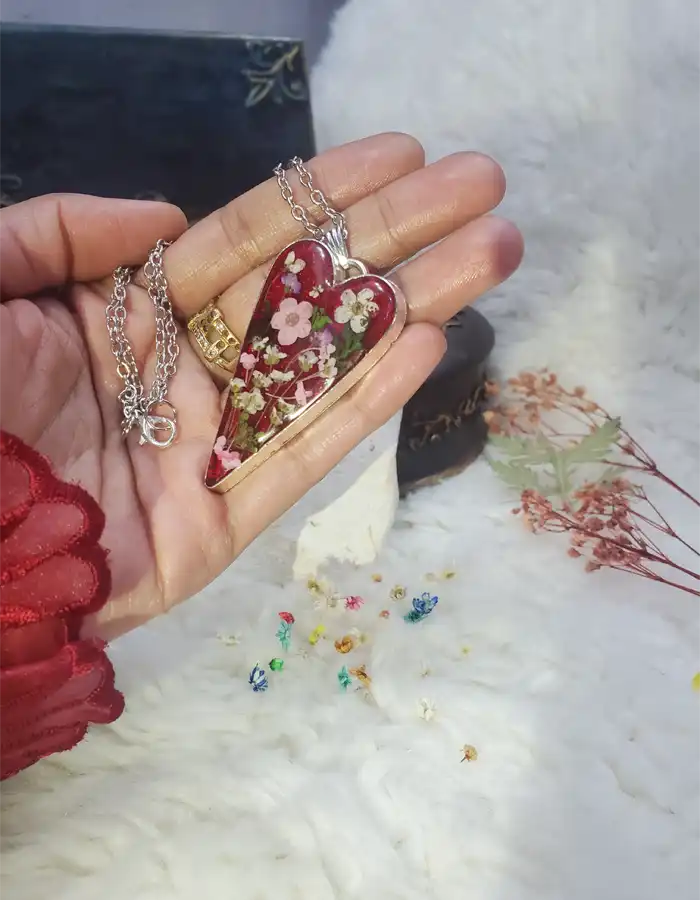 Funparey Handmade Resin Pendant – Whispered Heart 251212007