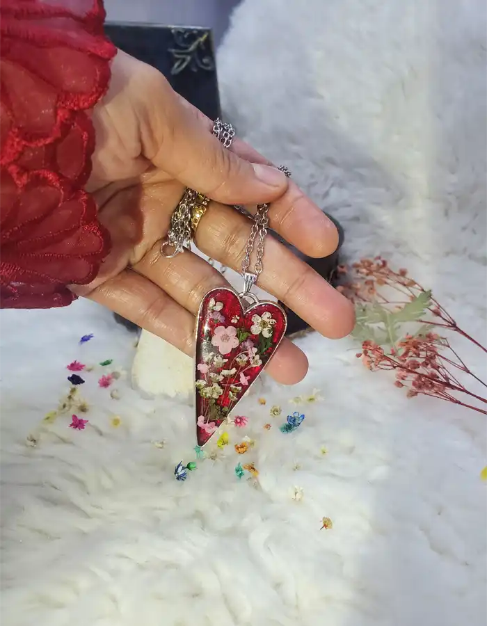 Funparey Handmade Resin Pendant – Whispered Heart 251212008