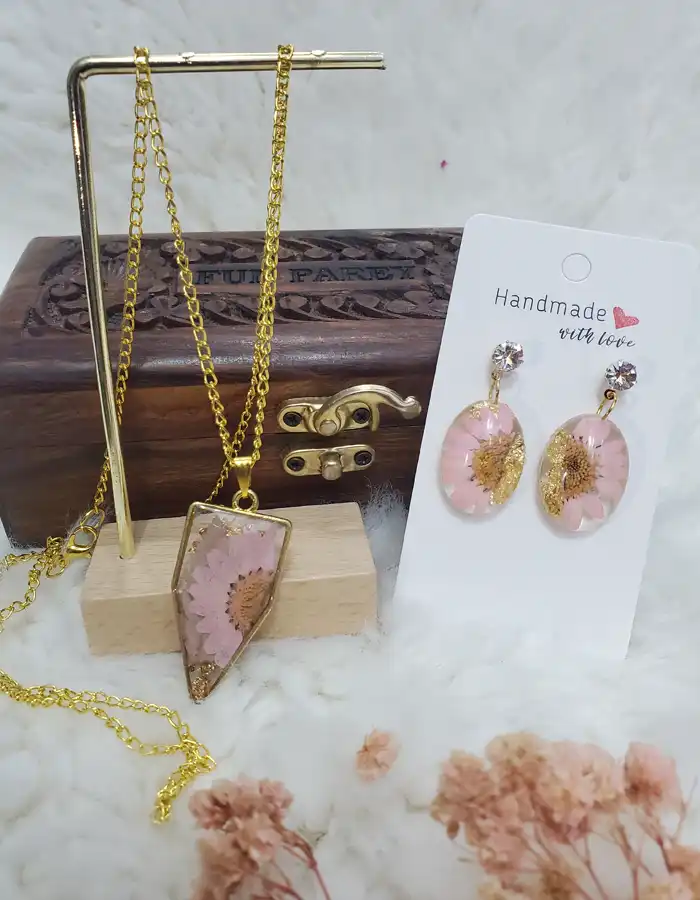 Resin Jewellery Set Earrings & Pendant 010
