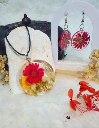 Gul-e-Daaira Pendant and Earrings Set