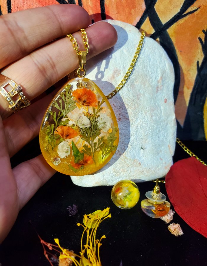 Gul-e-Zar-o-Zauq-Pendant-and-Earrings-Set-6