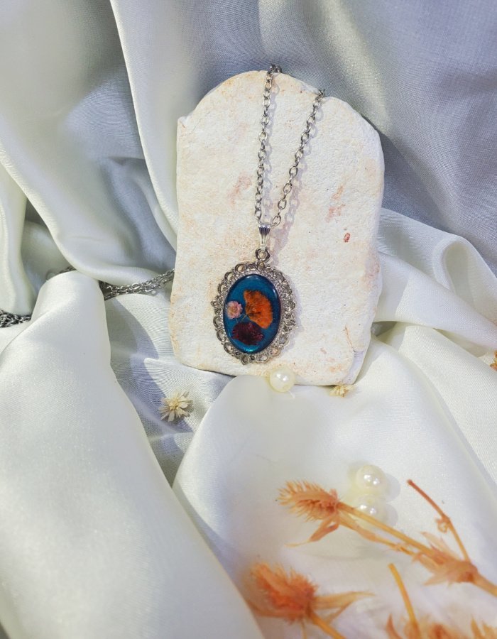 Raaz-e-Neel-o-Gul-Pendant-1
