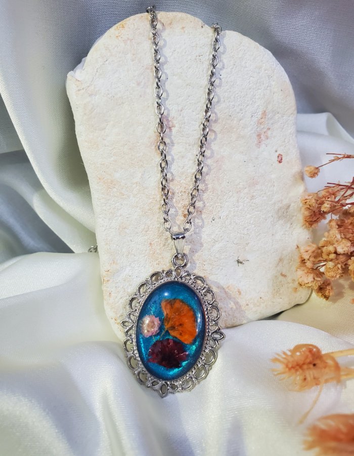 Raaz-e-Neel-o-Gul-Pendant-3