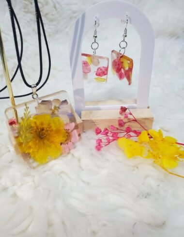 Zard-Gulshan Pendant and Earrings Set