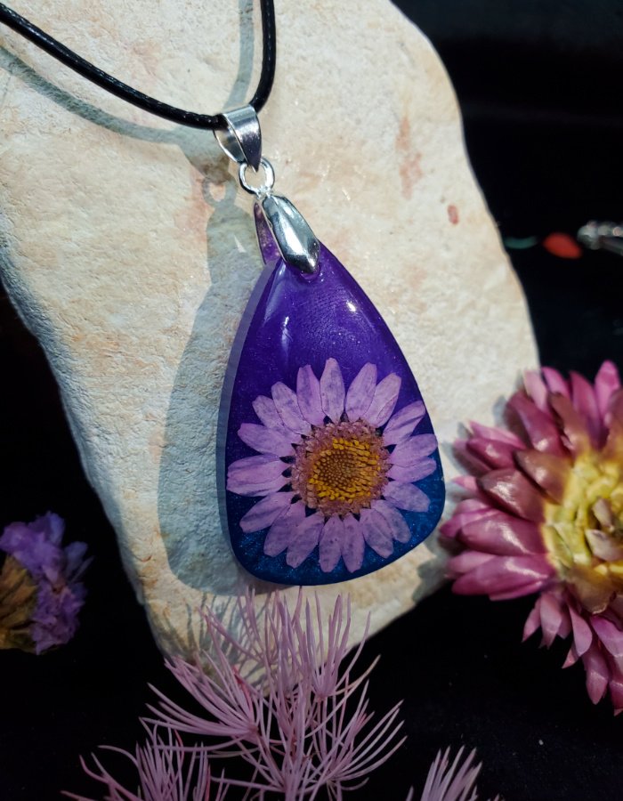 Aurora-Daisy-Pendant-2