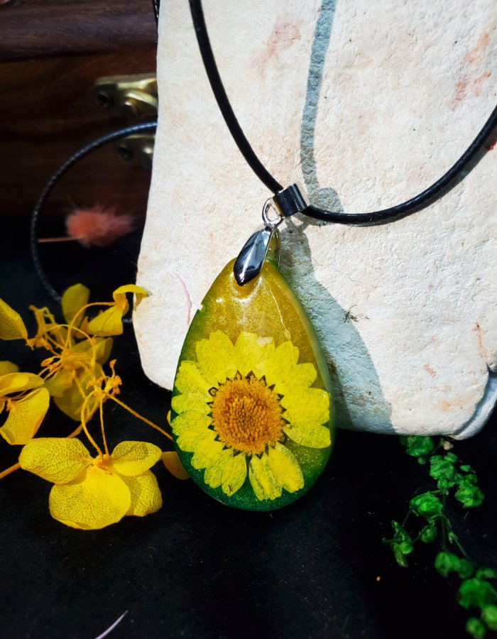 Aurora-Sunflower-Pendant-2