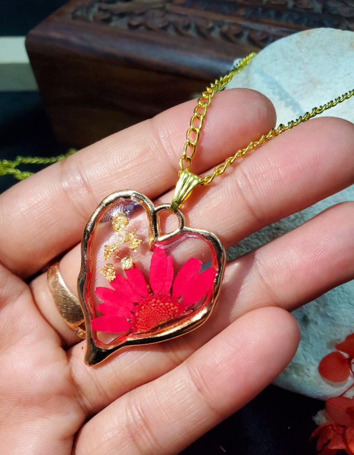 Crimson-Devotion-Pendant-3