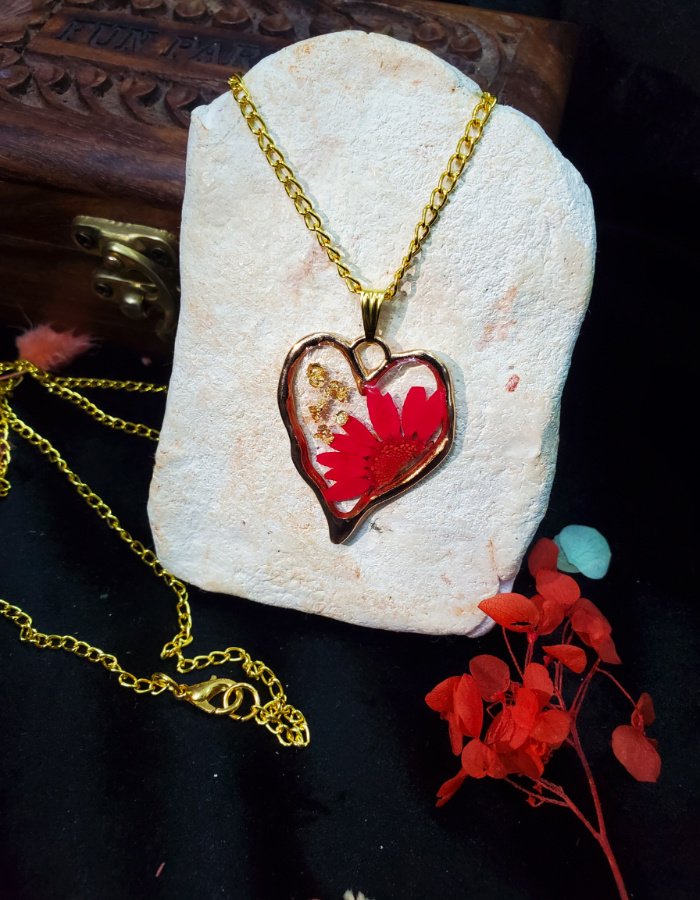 Crimson-Devotion-Pendant-5