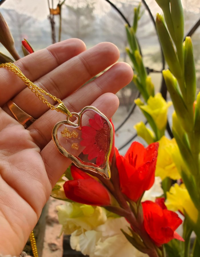 Crimson-Devotion-Pendant-6