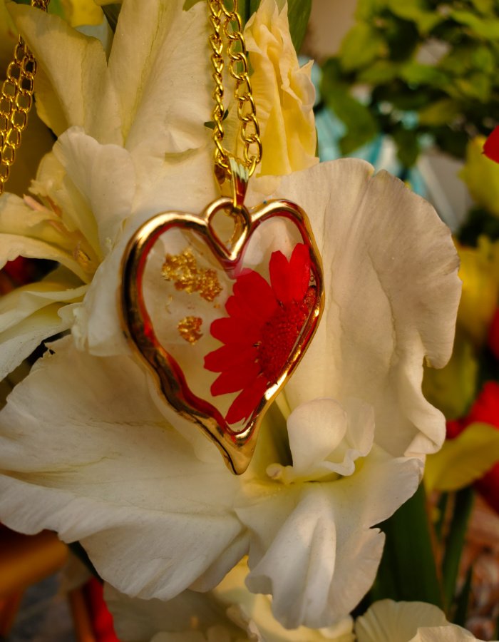 Crimson-Devotion-Pendant-8