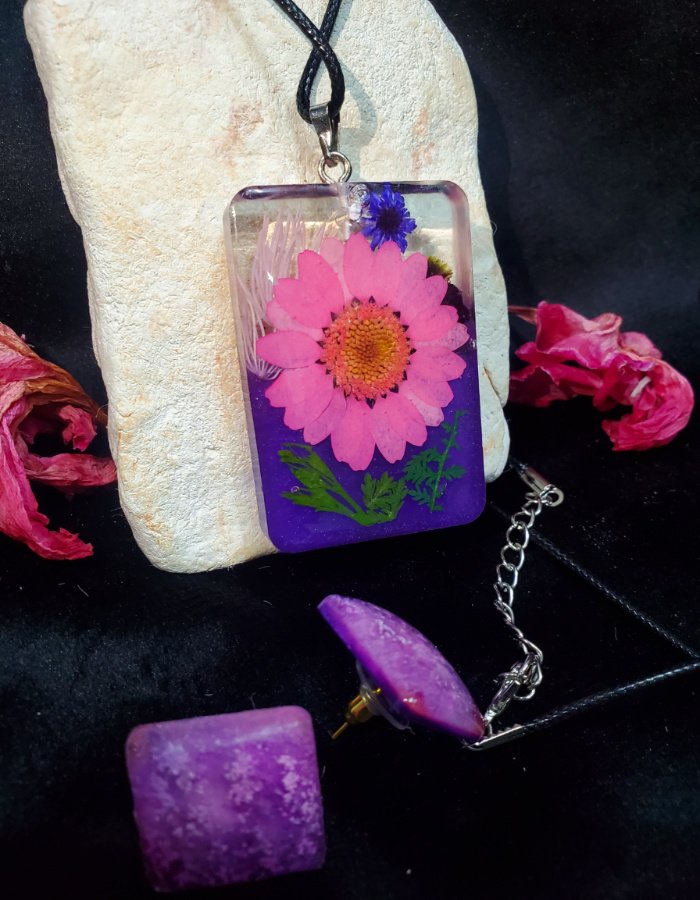 Do-Rukh-e-Gul-e-Afsana-Pendant-and-Earrings-Set-4
