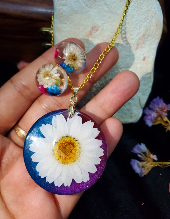 Gul-e-Banafsha-Pendant-and-Earrings-Set-3