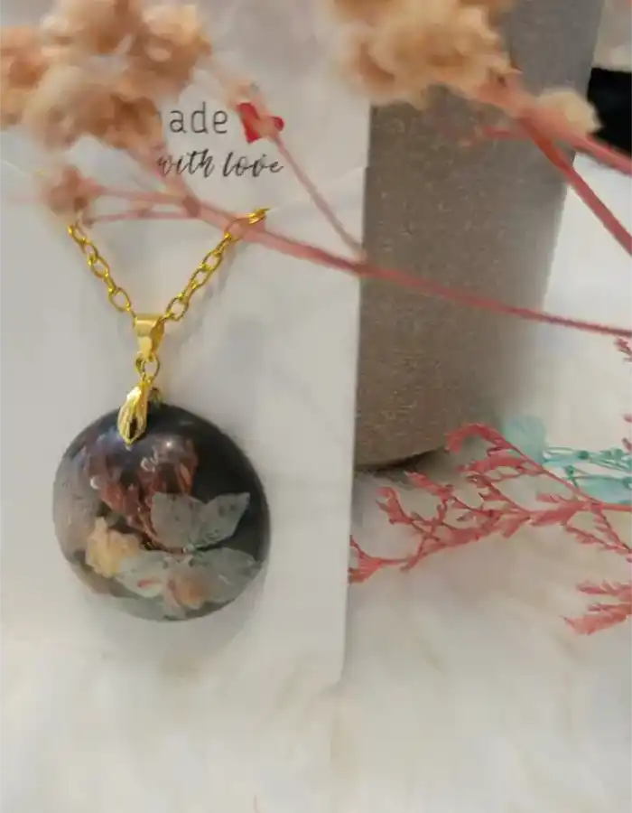 Handcrafted-Resin-Pendant-Botanica-Luna-07-1
