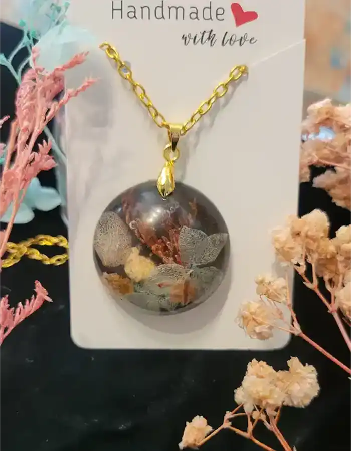 Handcrafted-Resin-Pendant-Botanica-Luna-08-1
