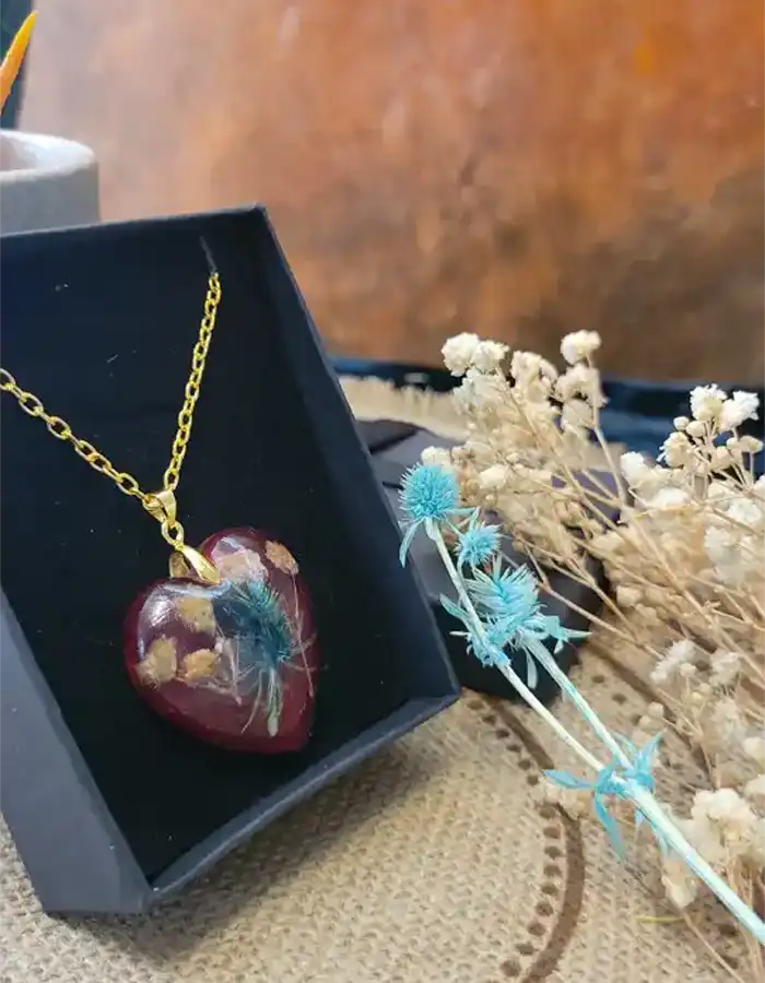 Handmade-Resin-Pendant-Floral-Emblems-04-1