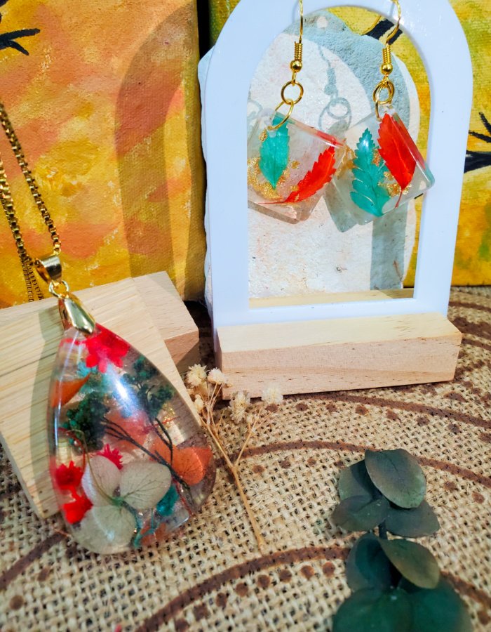 Nigar-e-Husn-Pendant-and-Earrings-Set-1