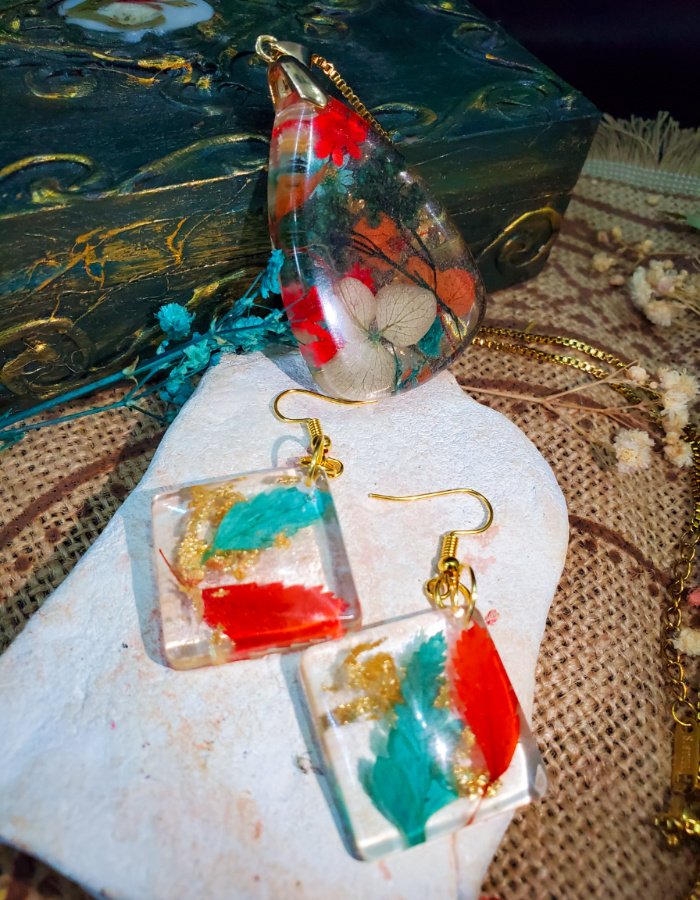 Nigar-e-Husn-Pendant-and-Earrings-Set-5