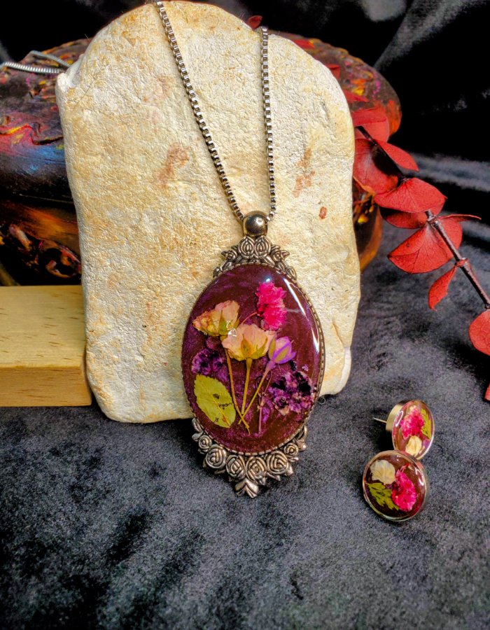 Gul-e-Shaheen Pendant and Earrings Set 3