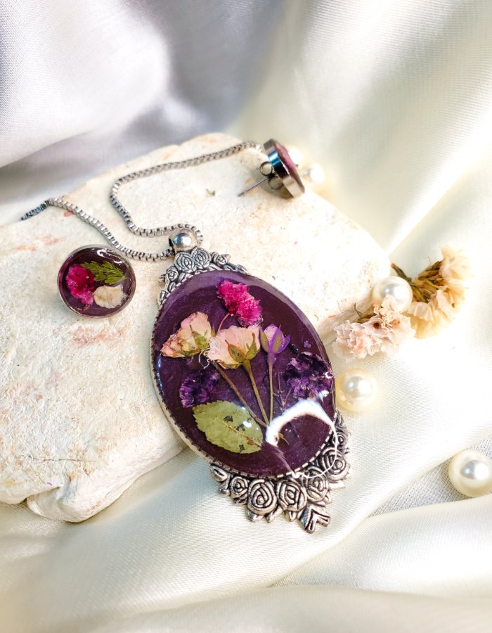 Gul-e-Shaheen Pendant and Earrings Set 5