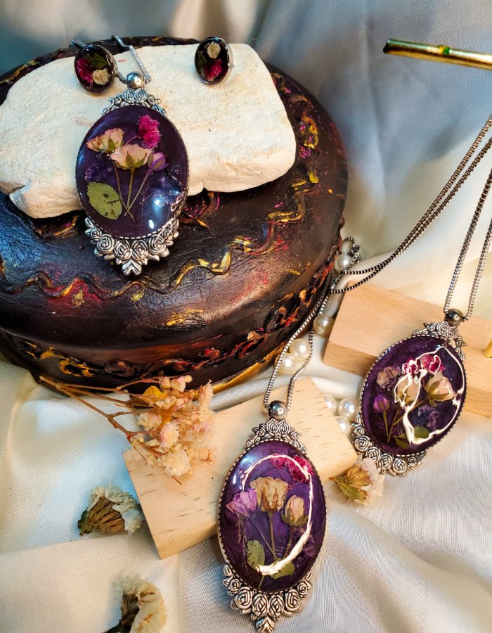 Gul-e-Shaheen Pendant and Earrings Set 6