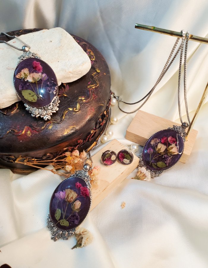 Gul-e-Shaheen Pendant and Earrings Set 7