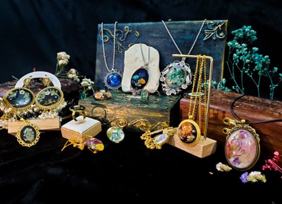 Gullrung real flower jewelry colors collection in red, black, green, blue and multi-floral resin on hand-carved wooden boxes