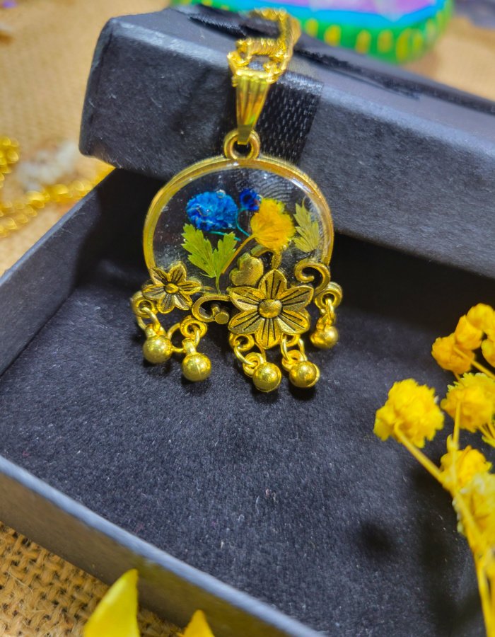 BCH0RJEPR0472 2 Naghma-e-Neela Blue Pendant – handmade real flower pendant, view 4